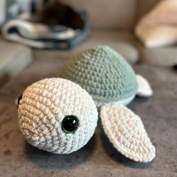 Large Turtle Plushie - Picture 1 of 6